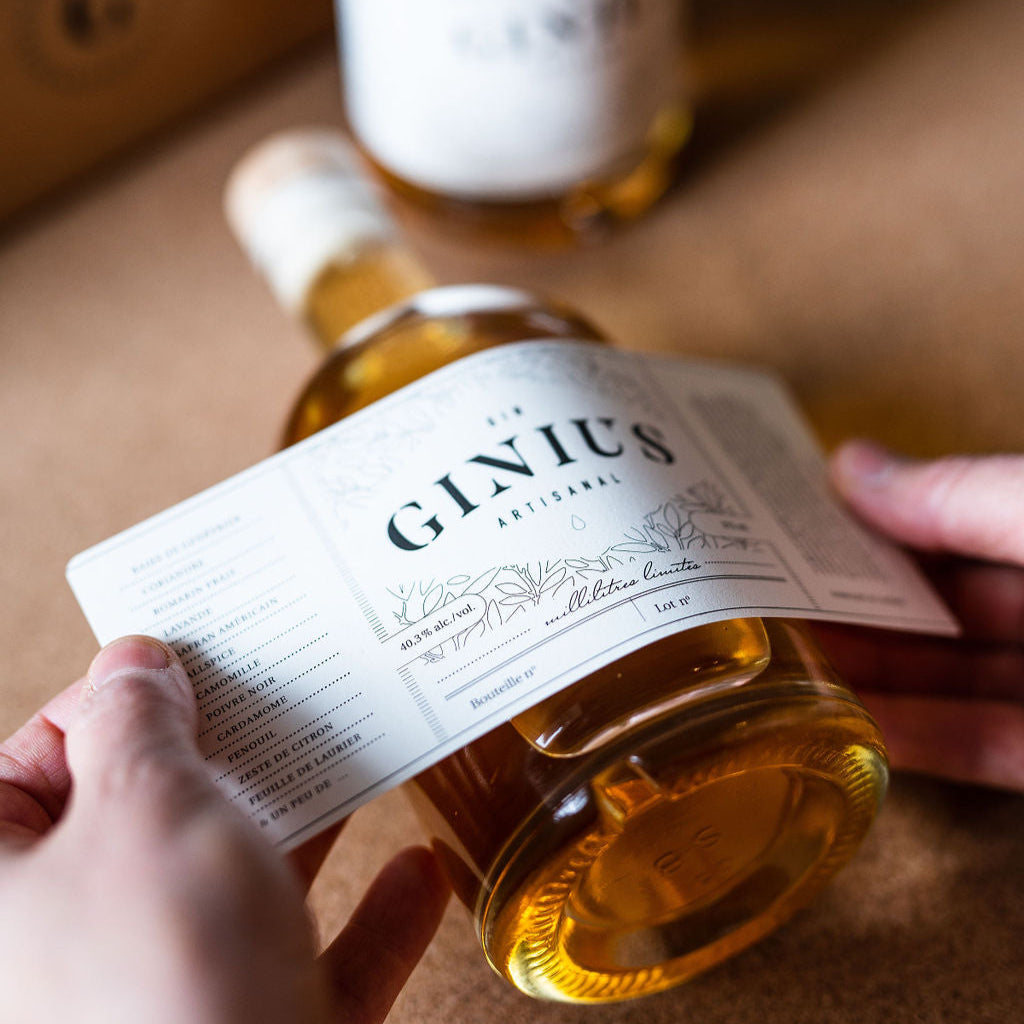 Étiquette sur bouteille de gin gait maison