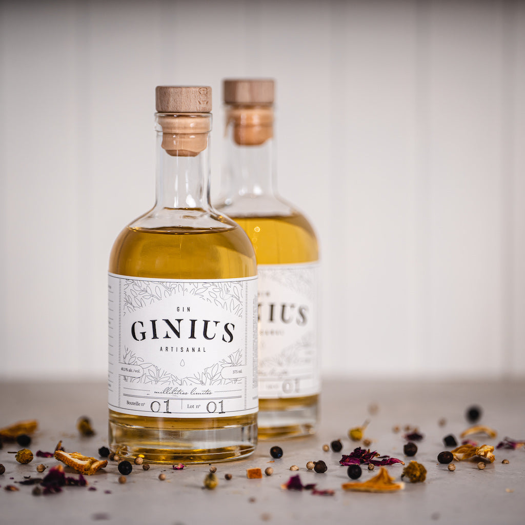 Bouteille de gin fait maison pétale de rose concombre